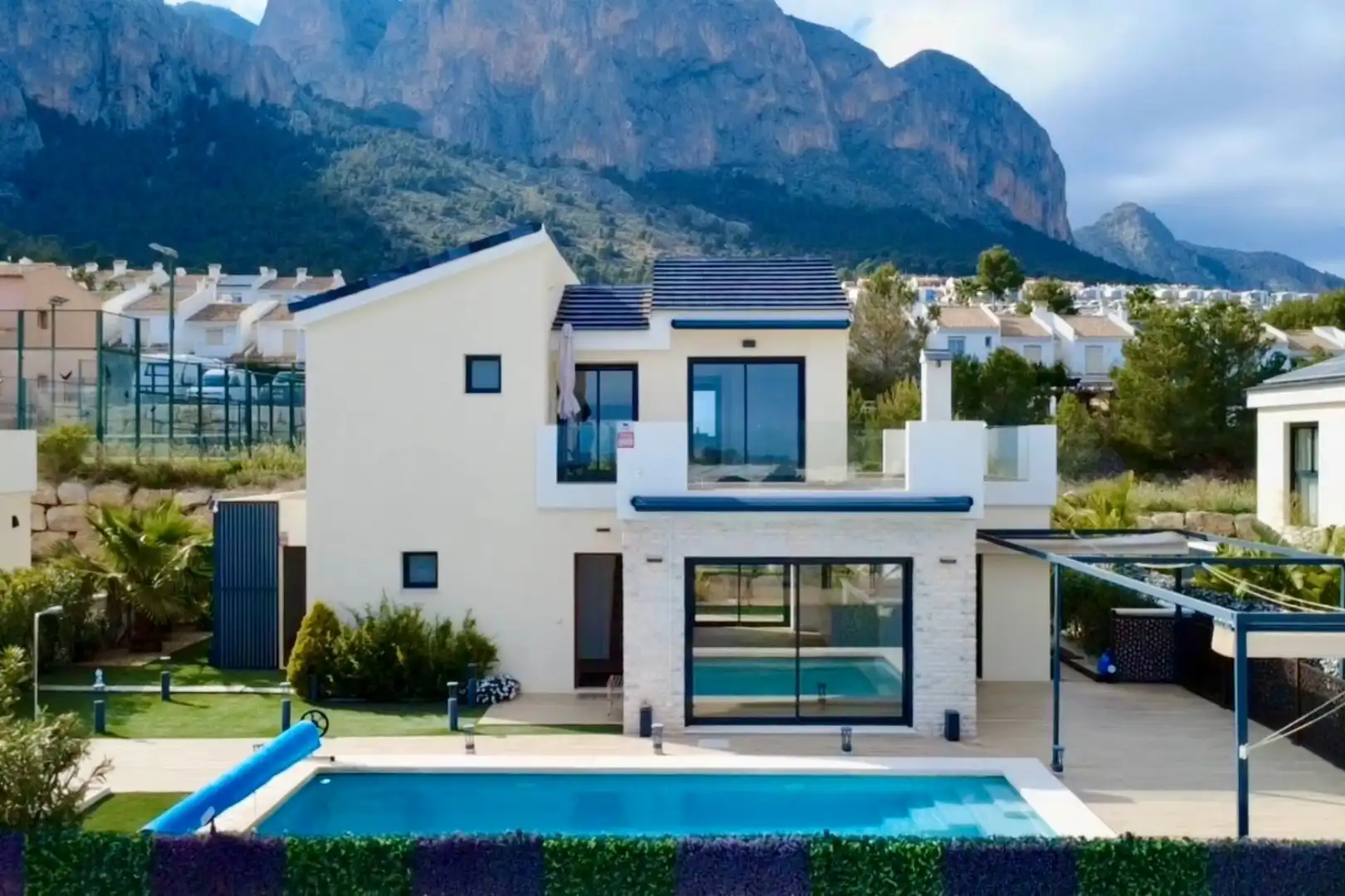Casa con piscina en venta en Balcón de Ponoig - Polop Paradis - Polop Hills