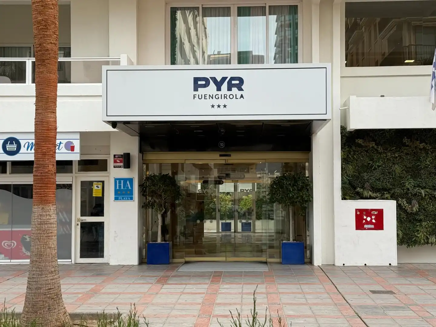 Vista exterior de Estudi en venda en Fuengirola amb Piscina comunitària