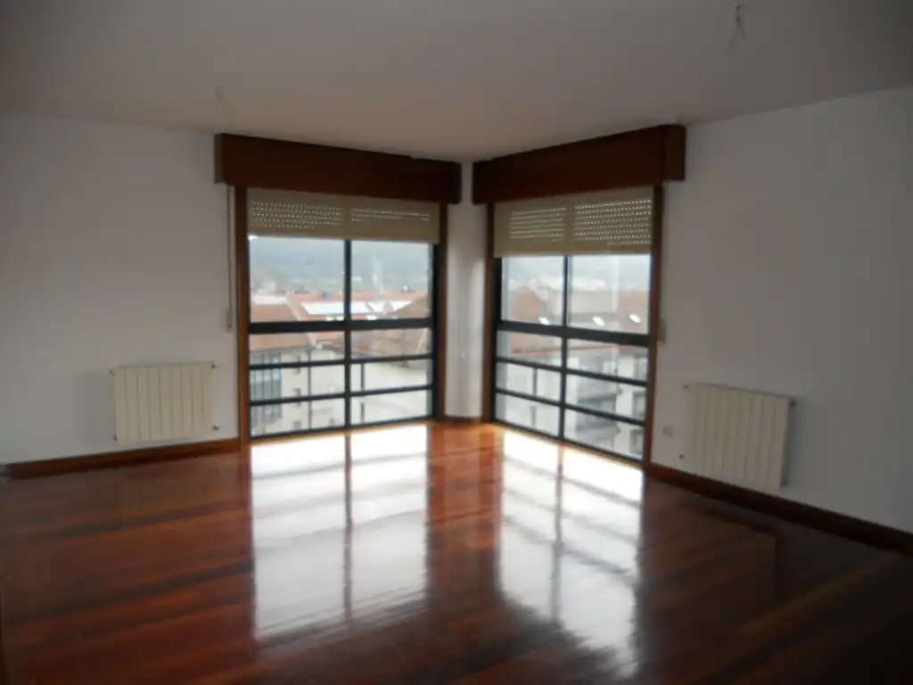 Sala de estar de Piso de alquiler en Santiago de Compostela  con Calefacción, Trastero y Horno