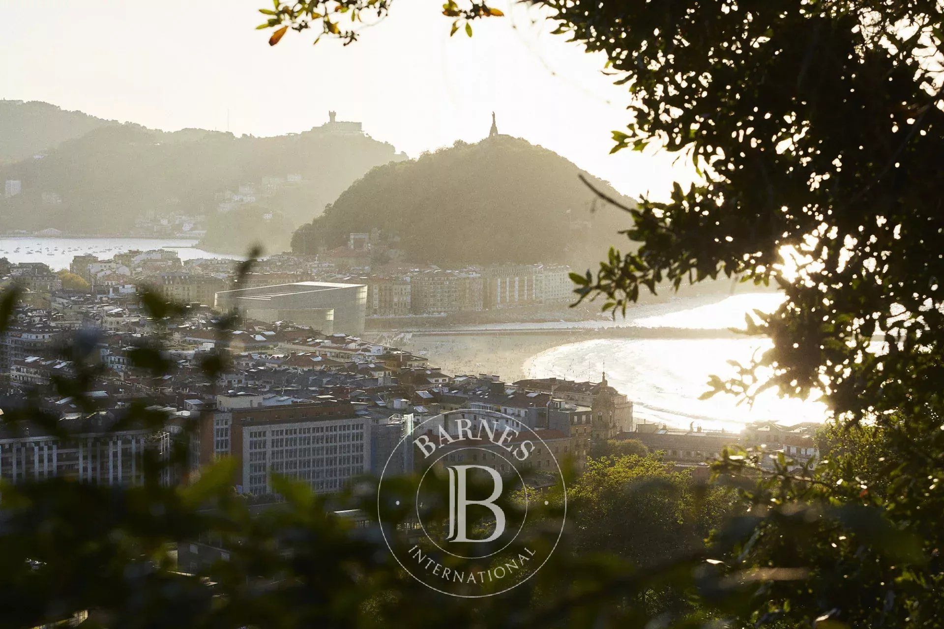 Vista exterior de Casa o xalet en venda en Donostia - San Sebastián  amb Aire condicionat, Calefacció i Piscina