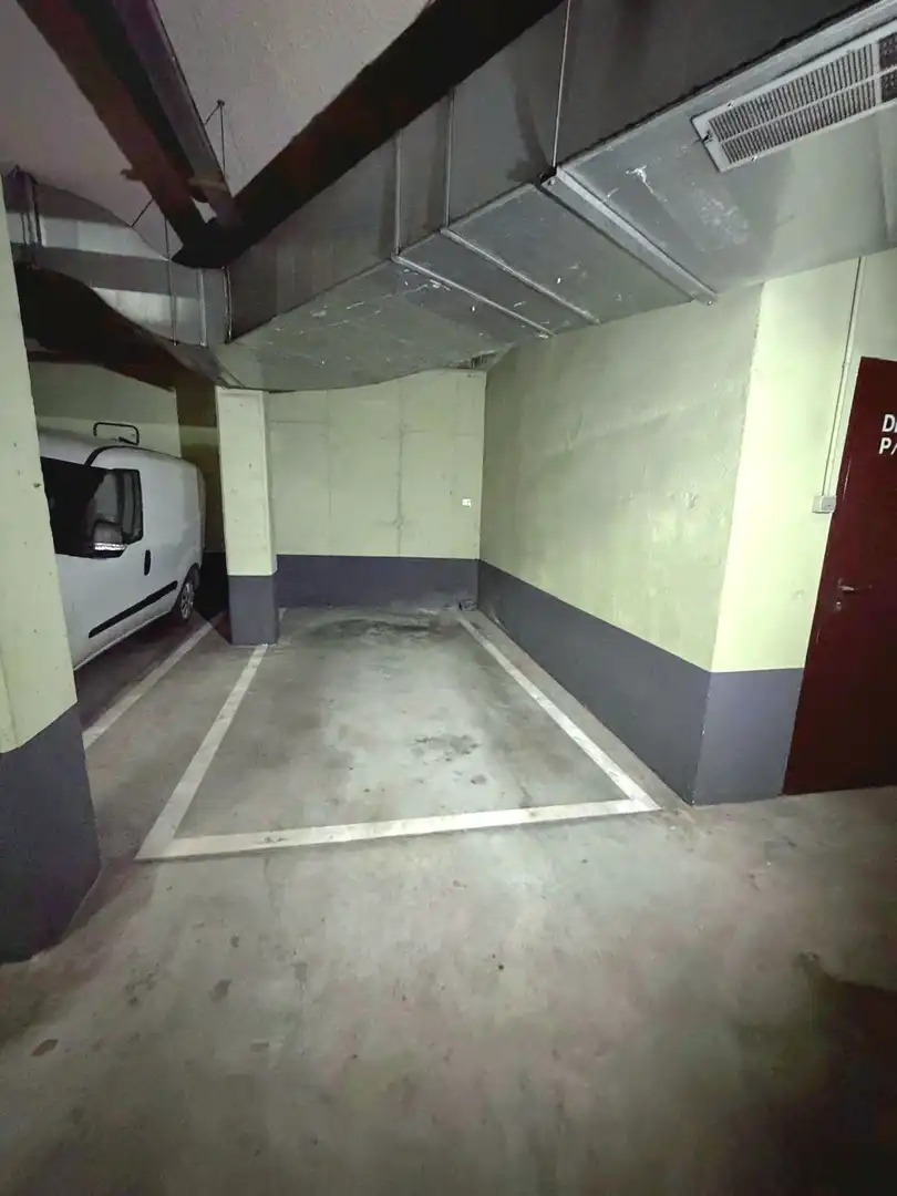 Parking de Piso en venta en Valdemoro con Calefacción, Trastero y Piscina comunitaria