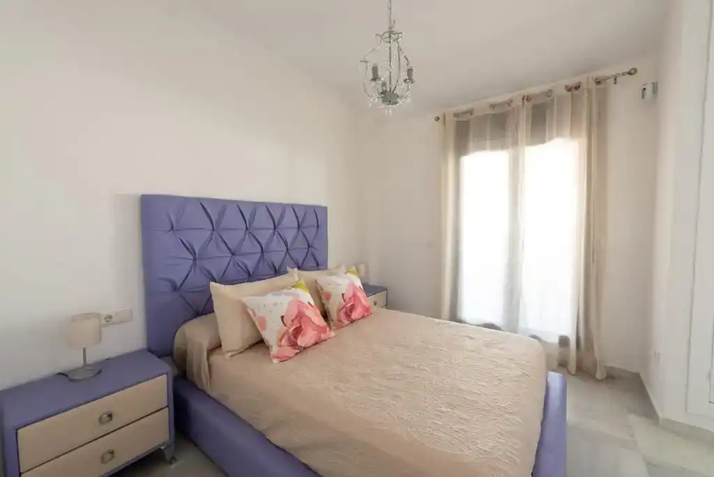 Schlafzimmer von Dachboden zur Miete in Jerez de la Frontera mit Klimaanlage und Balkon