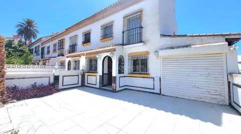 Foto 2 de Casa adosada en venda a Avenida las Palmeras, 45, Parque de la Paloma, Benalmádena