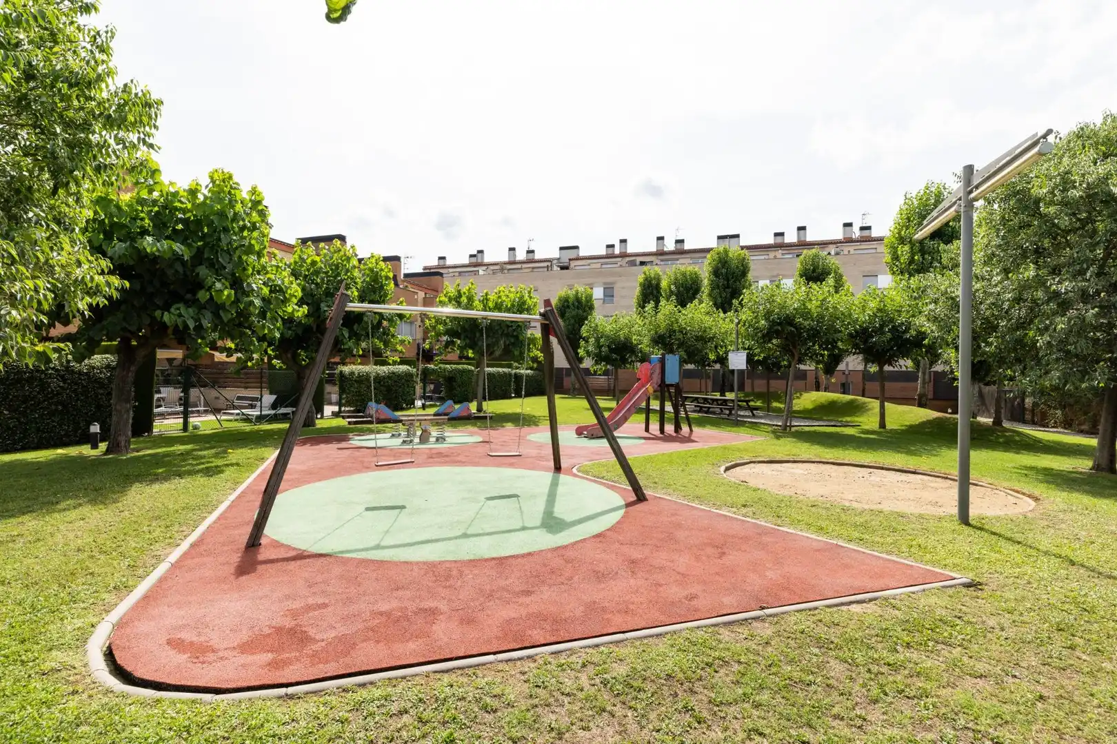 Aparcament de Casa adosada en venda en Sant Fost de Campsentelles amb Calefacció, Jardí privat i Terrassa