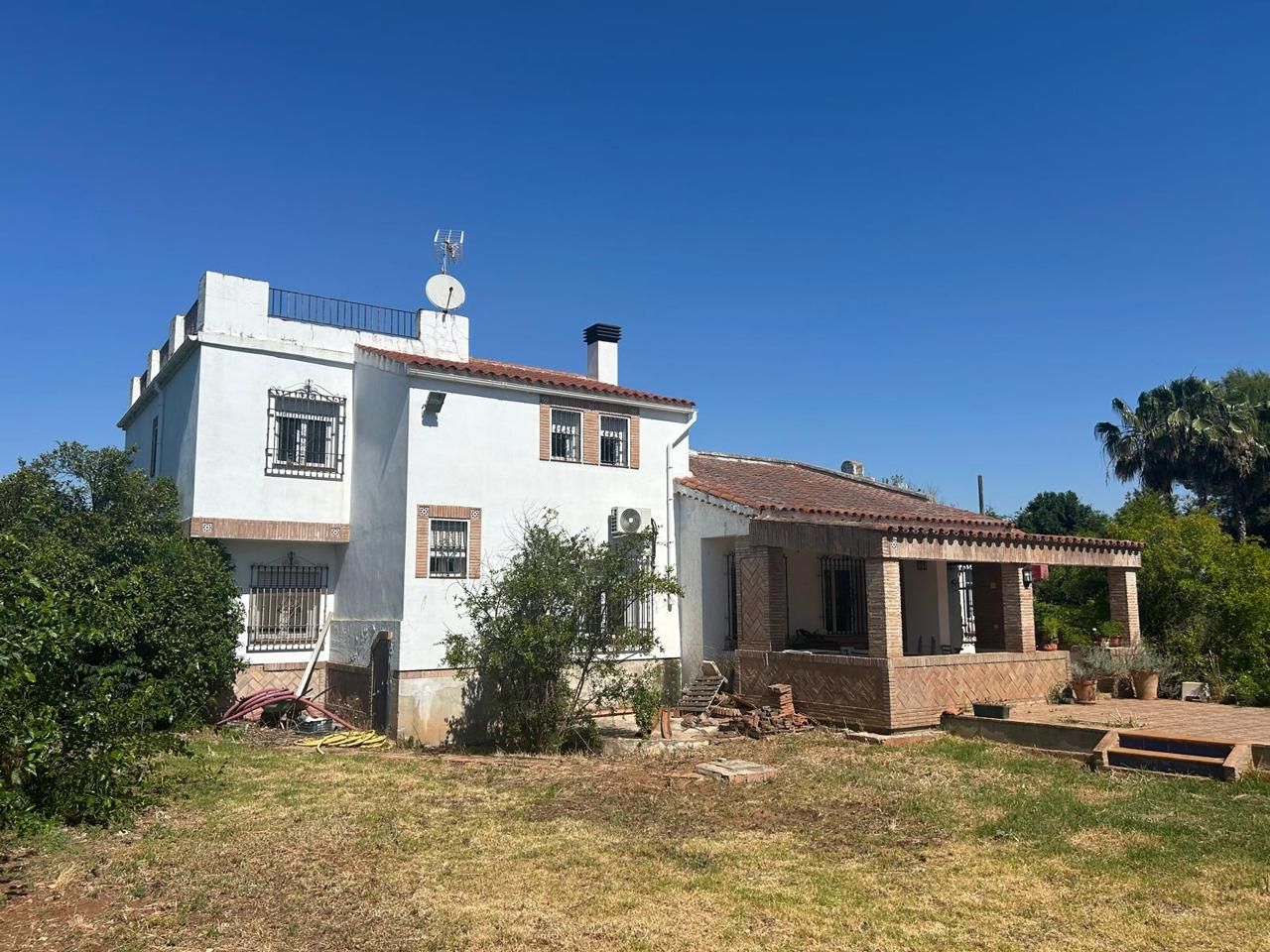 Exterior view of House or chalet for sale in Alcalá de Guadaira  with Air Conditioner, Terrace and Storage room
