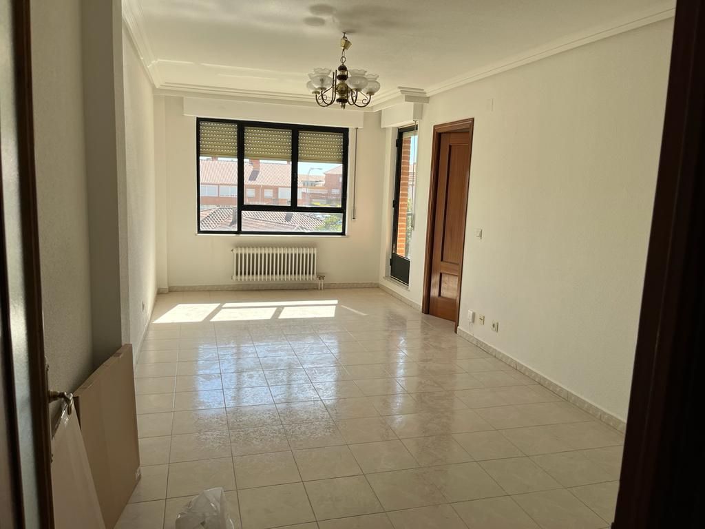 Wohnzimmer von Wohnung miete in Villares de la Reina mit Heizung, Terrasse und Ofen