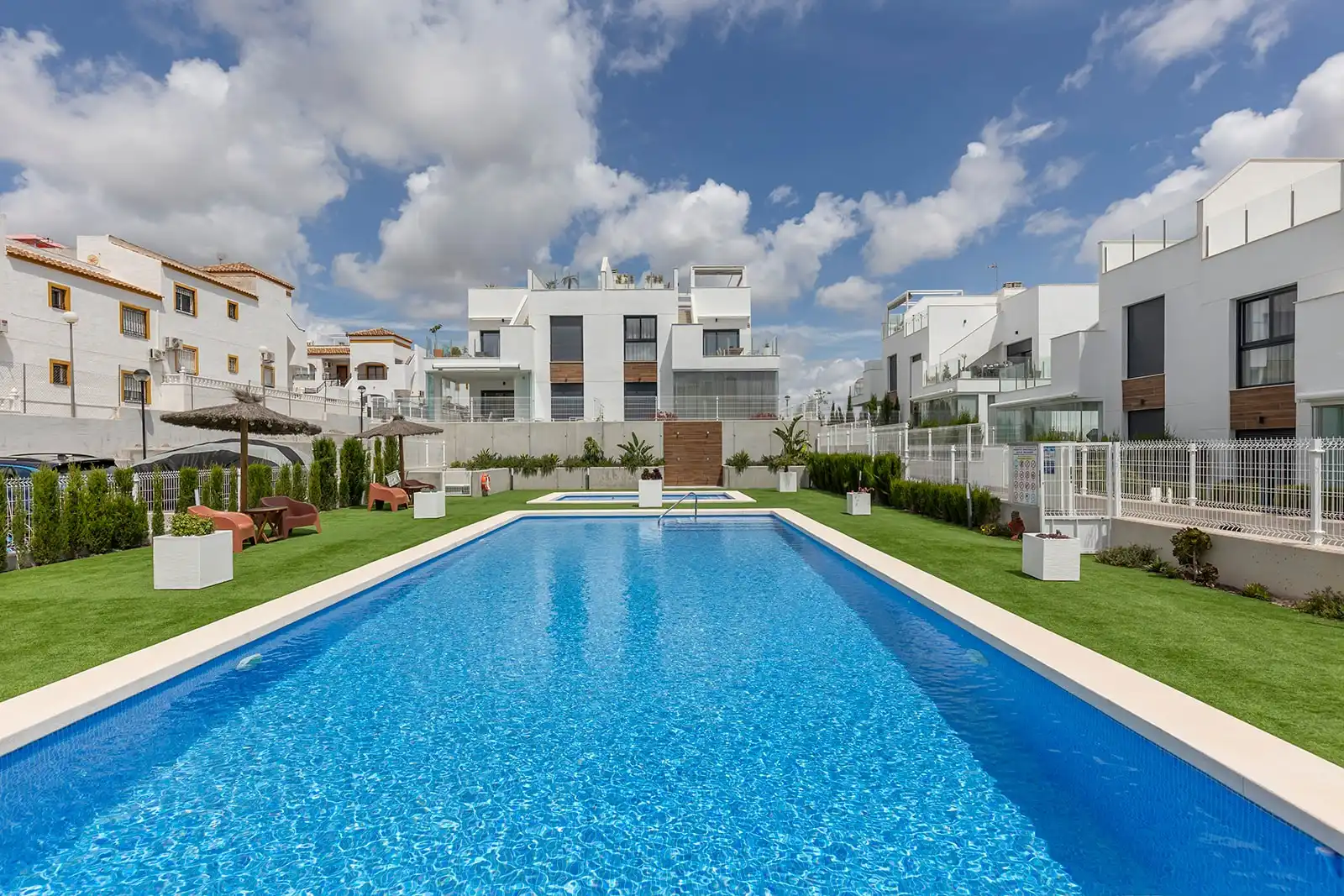 Schwimmbecken von Erdgeschoss zum Verkauf in Orihuela mit Klimaanlage, Terrasse und Möbliert