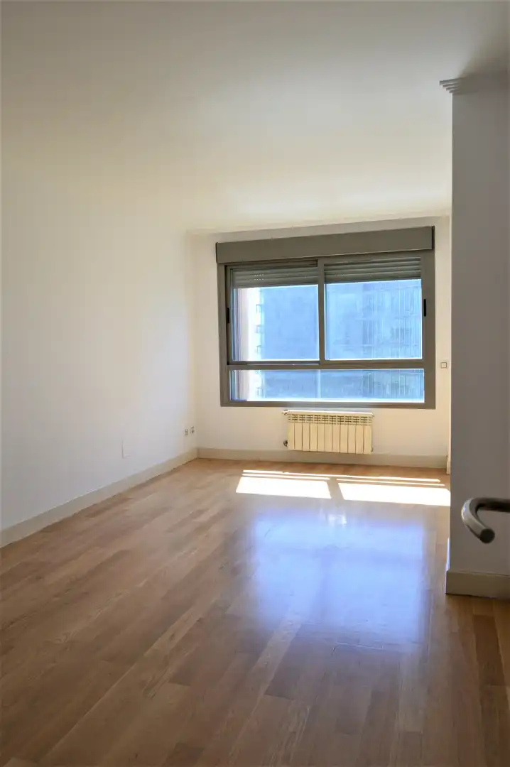 Schlafzimmer von Wohnung zur Miete in Madrid mit Klimaanlage, Heizung und Parkett