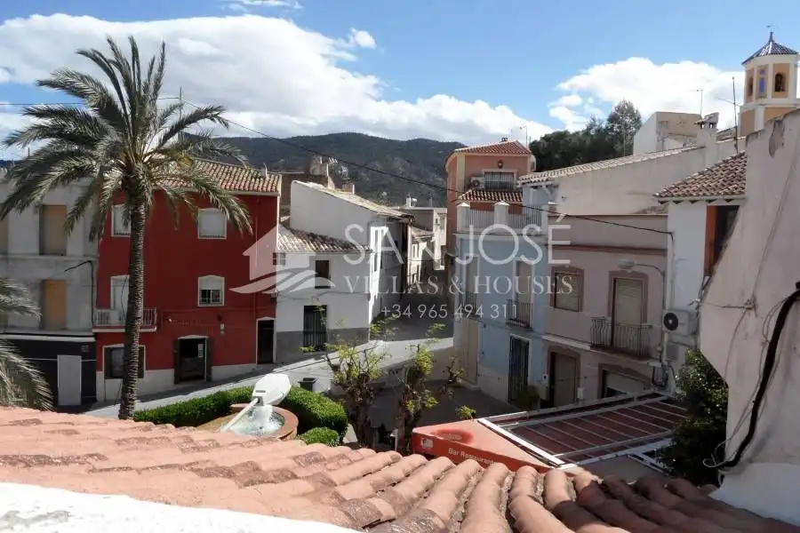 Casa con terraza en venta en Hondón de las Nieves / El Fondó de les Neus, imagen 3