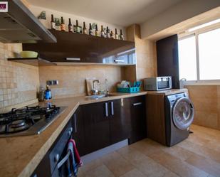 Cuina de Apartament en venda en Alicante / Alacant amb Aire condicionat, Terrassa i Balcó