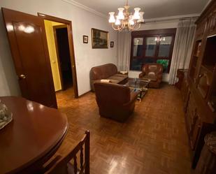 Sala d'estar de Pis en venda en San Martín del Rey Aurelio amb Parquet i Moblat