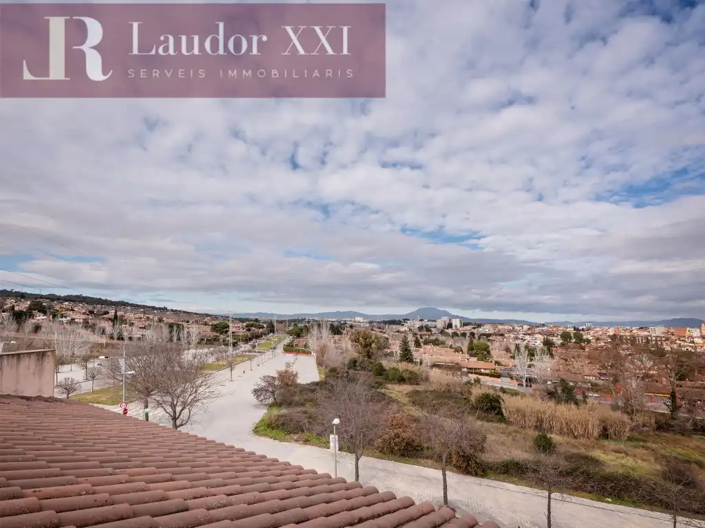 Vista exterior de Casa adosada en venta en Sant Quirze del Vallès