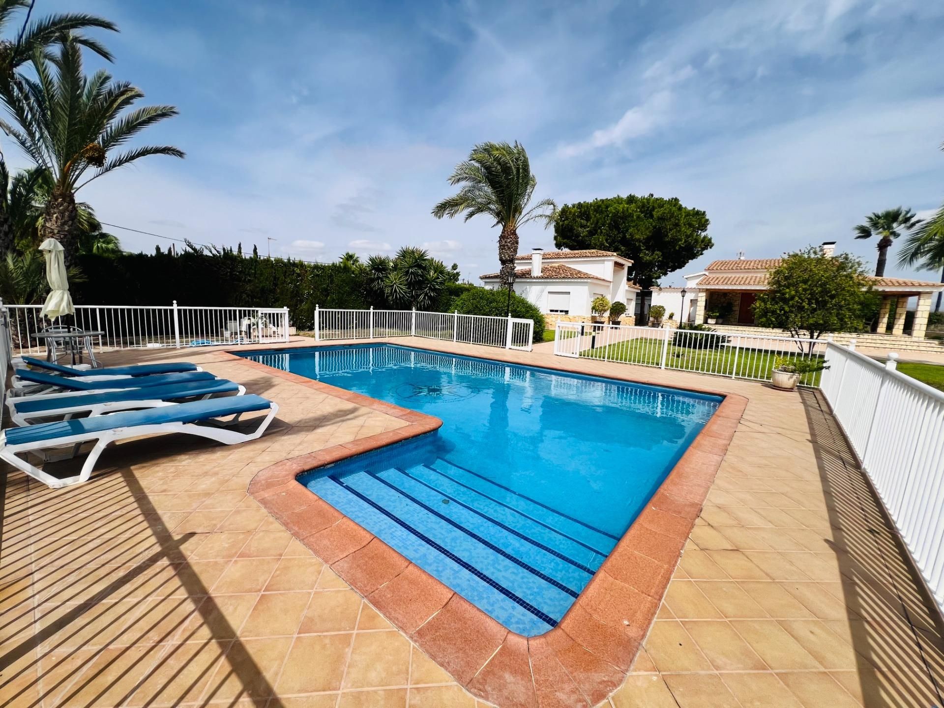 Swimming pool of House or chalet for sale in Elche / Elx  with Private garden, Terrace and Storage room