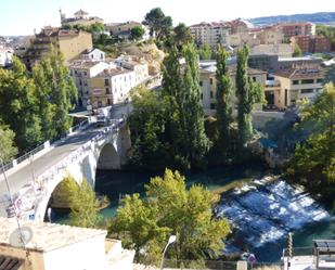 Vista exterior de Pis de lloguer en Cuenca Capital amb Calefacció i Moblat