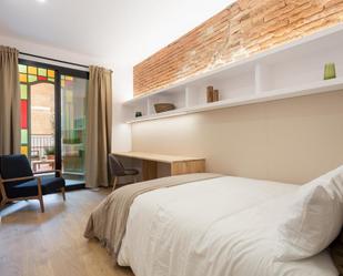 Bedroom of House or chalet to share in  Barcelona Capital  with Balcony