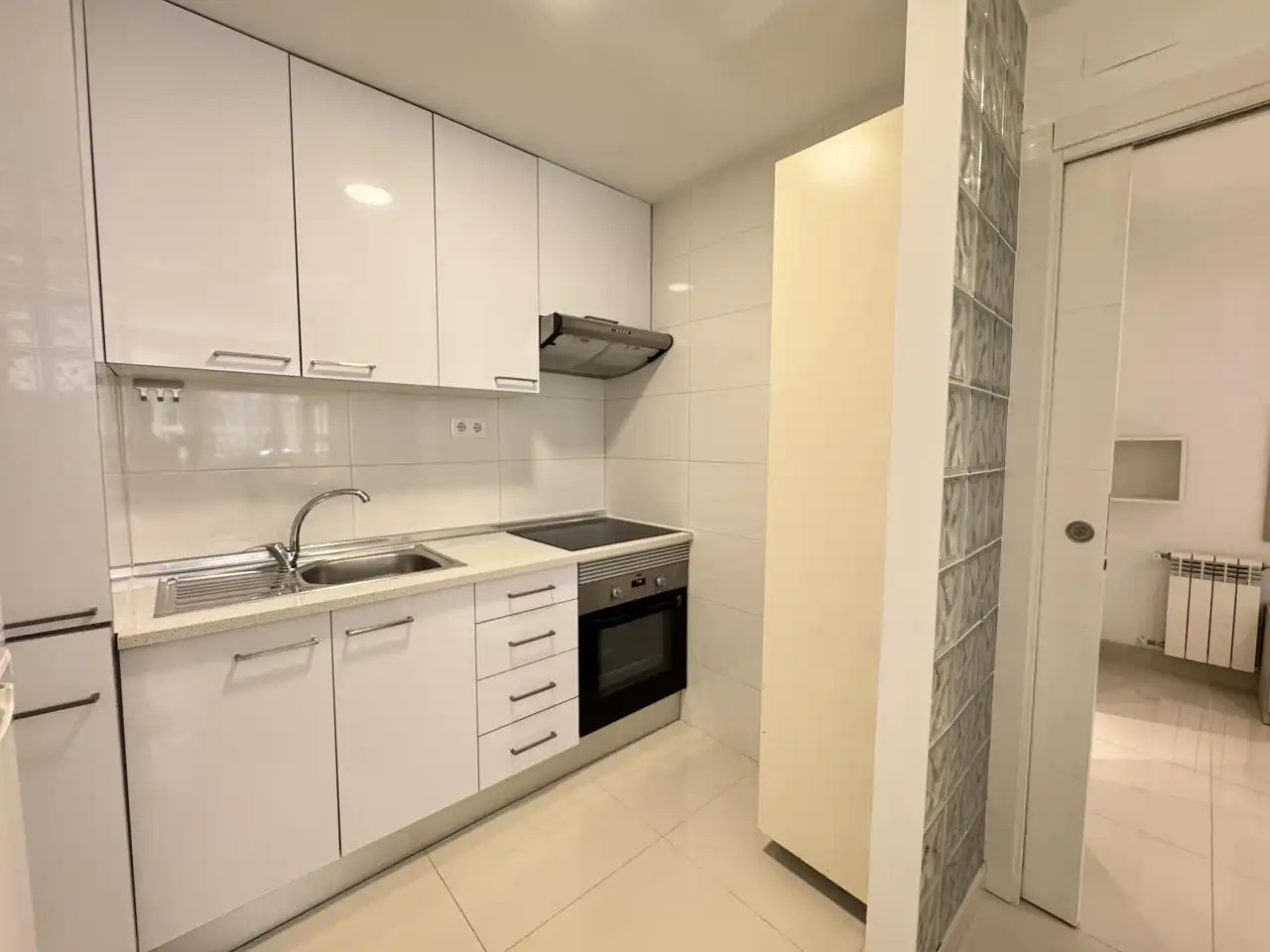 Cocina de Apartamento de alquiler en Madrid con Aire acondicionado, Calefacción y Amueblado