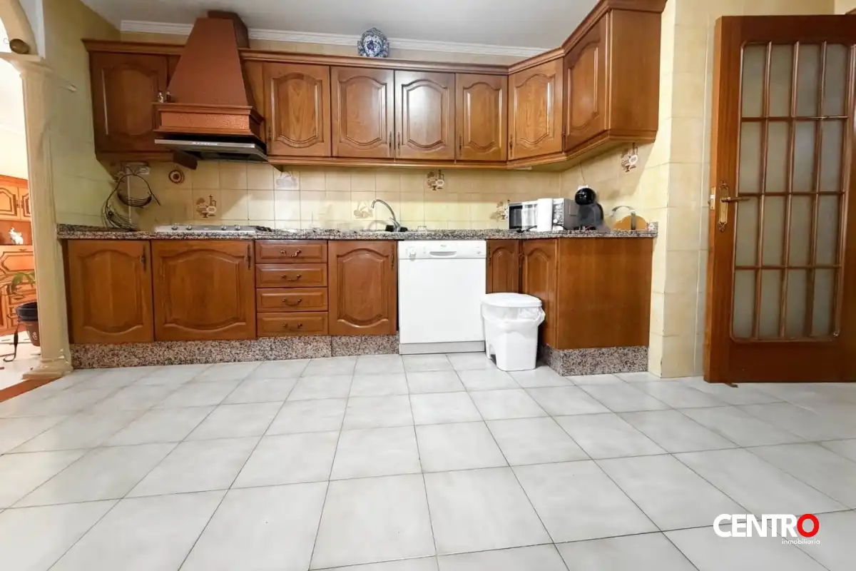 Cuina de Pis en venda en La Zubia amb Aire condicionat, Calefacció i Jardí privat