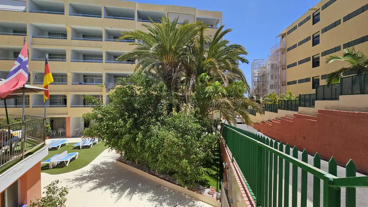 Vista exterior de Planta baixa en venda en San Bartolomé de Tirajana amb Terrassa, Moblat i Piscina comunitària