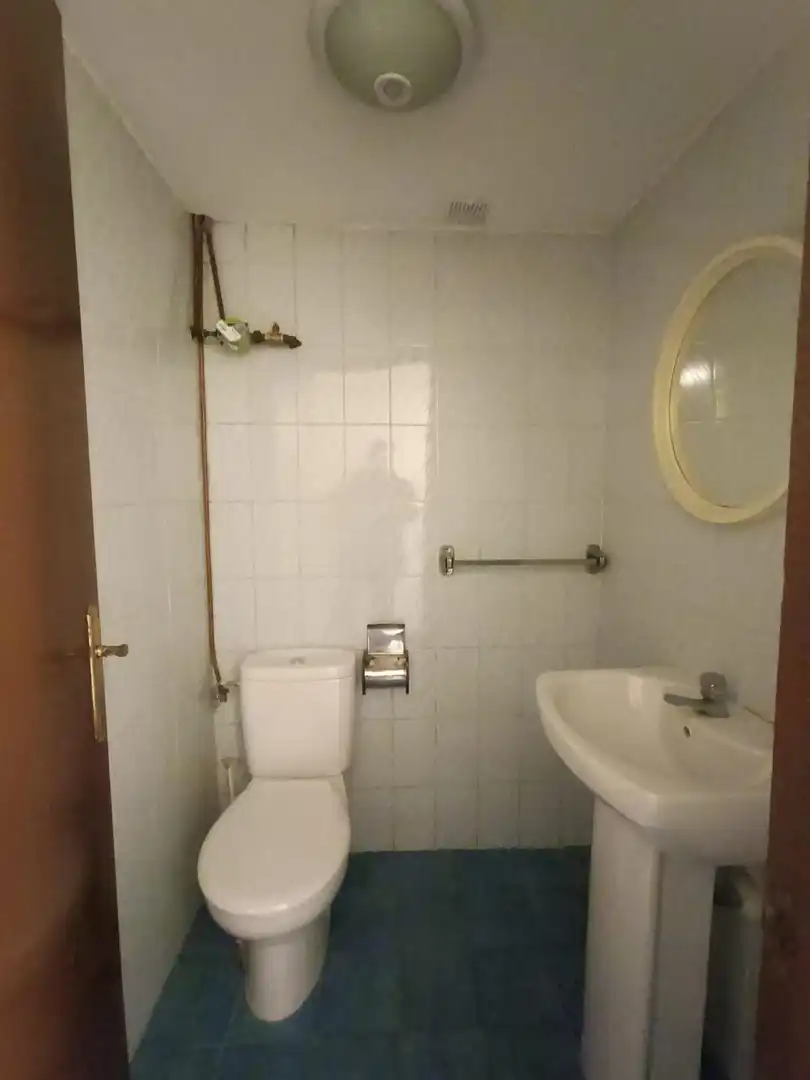 Badezimmer von Geschaftsraum zur Miete in Barakaldo 