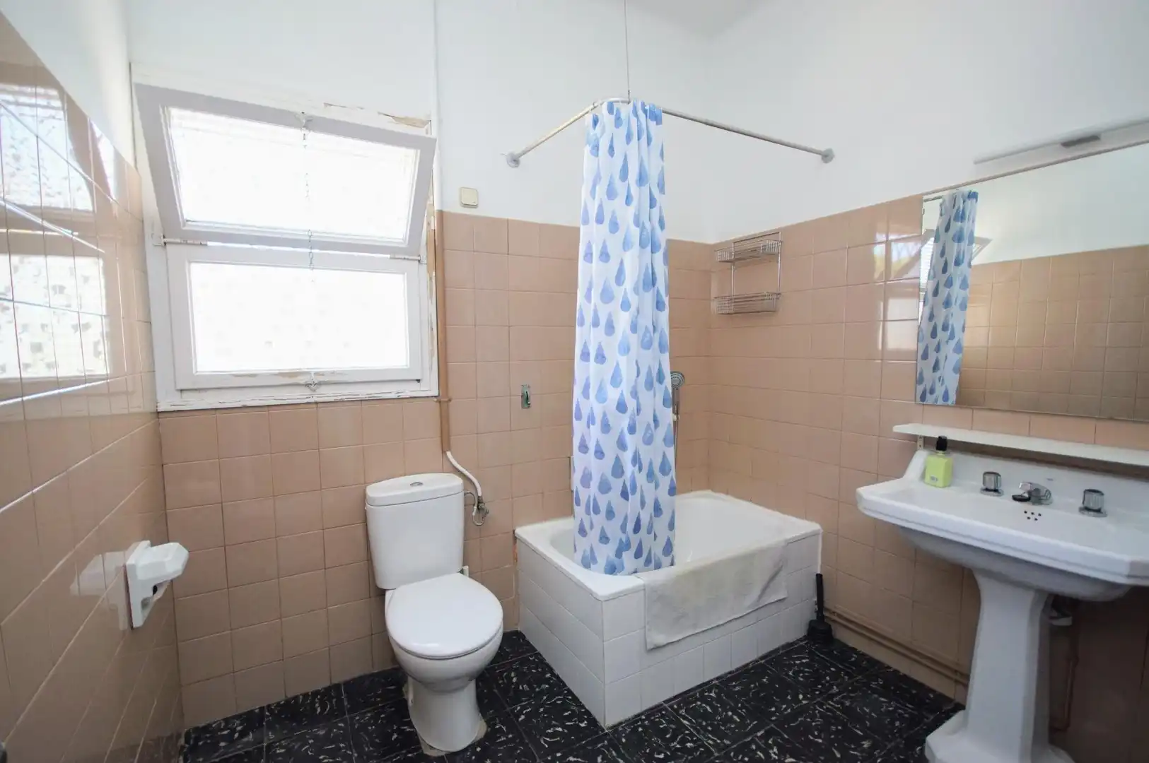 Baño de Casa o chalet en venta en El Masnou con Calefacción, Jardín privado y Terraza