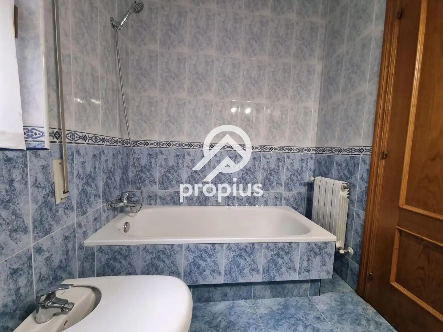 Baño de Casa adosada en venta en Piloña con Calefacción, Jardín privado y Parquet