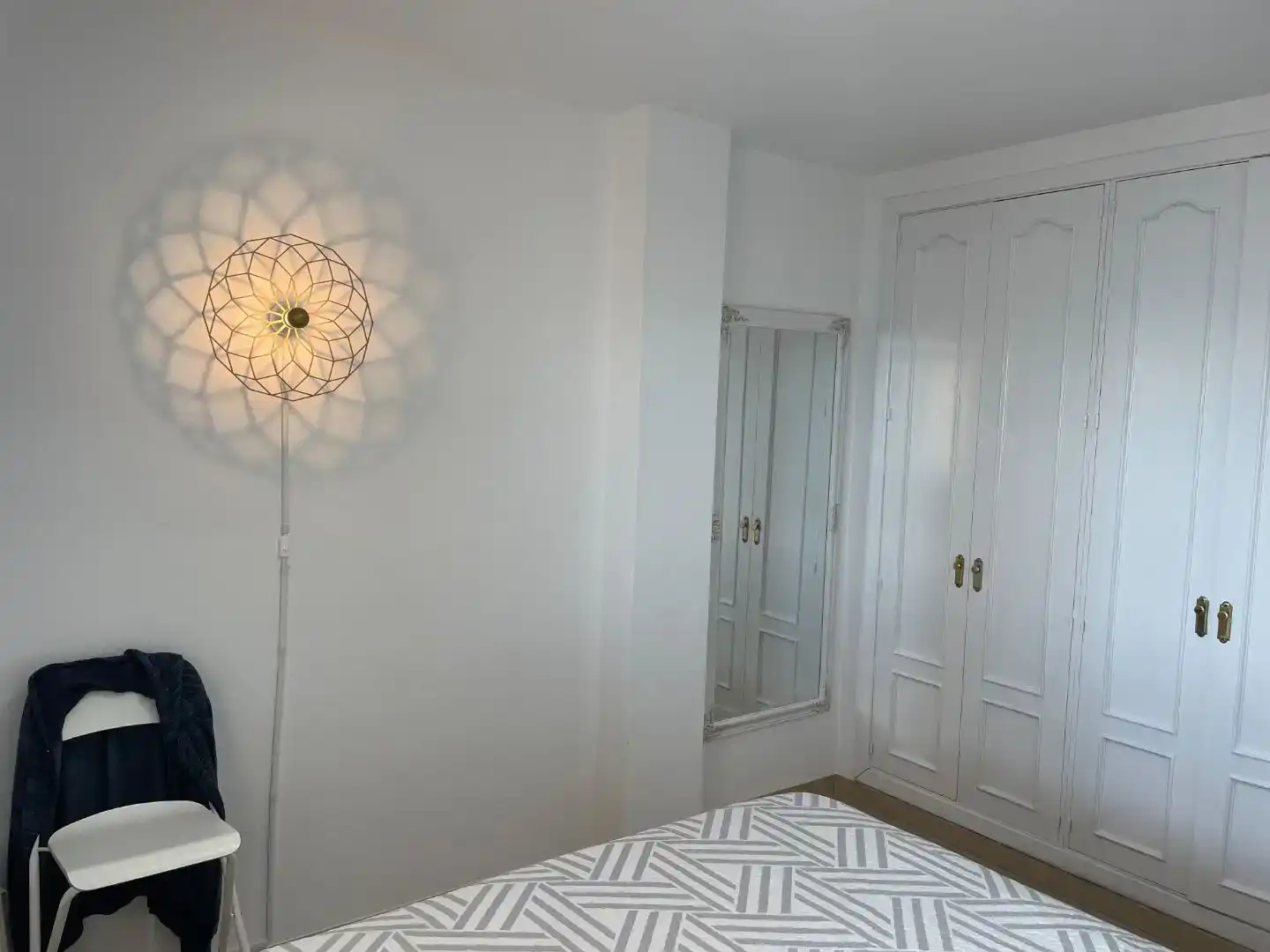 Habitación de Piso de alquiler en Benalmádena con Aire acondicionado, Piscina y Amueblado
