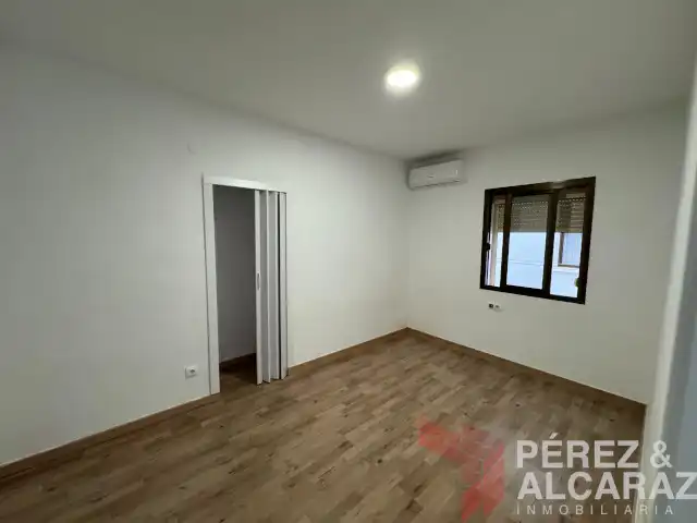Bedroom of Flat for sale in Palma del Río  with Air Conditioner, Parquet flooring and Washing machine