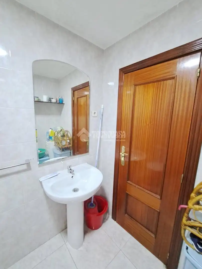 Bathroom of Flat for sale in Parla