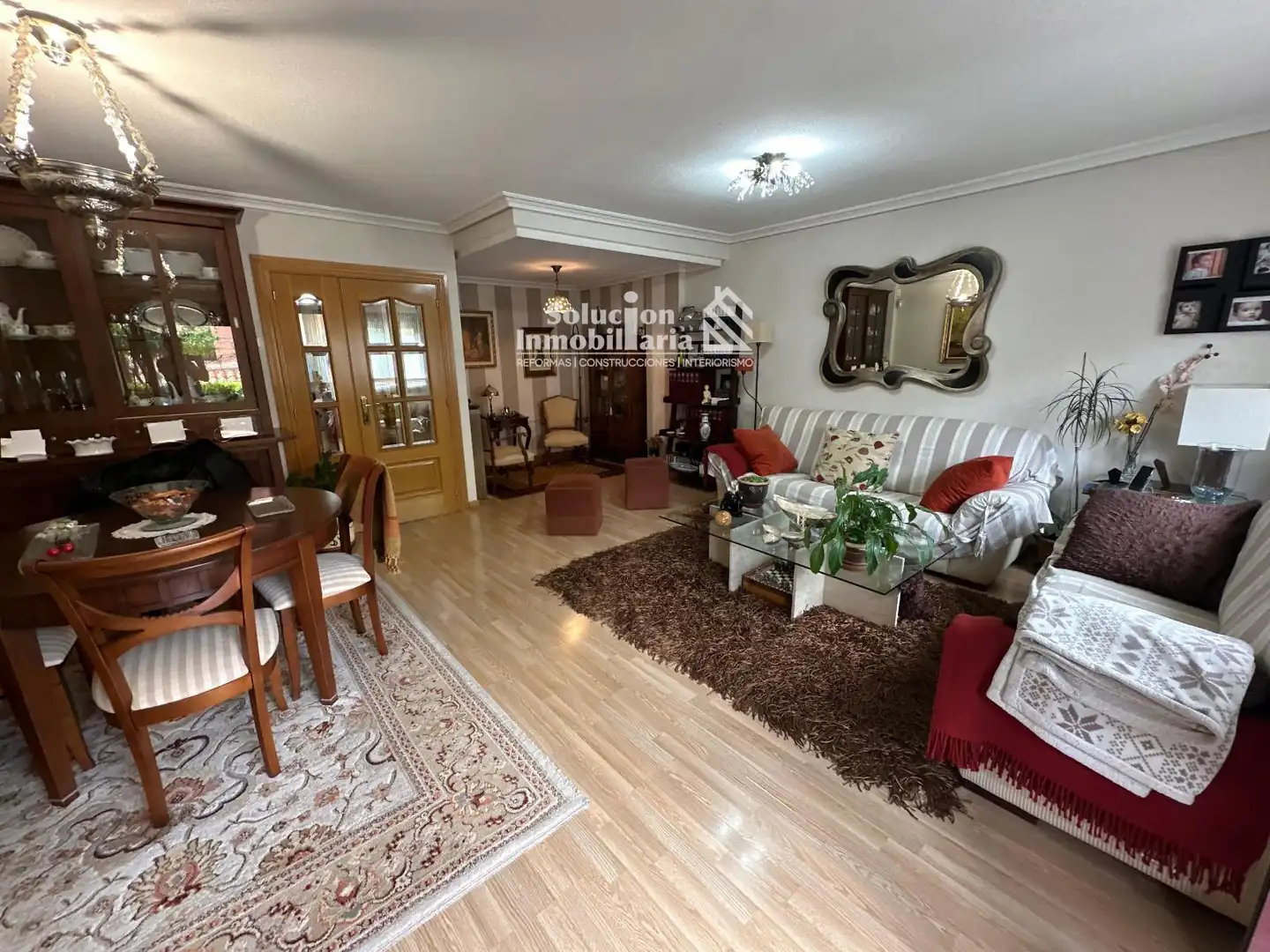 Wohnzimmer von Einfamilien-Reihenhaus zum Verkauf in Salamanca mit Heizung, Privatgarten und Möbliert