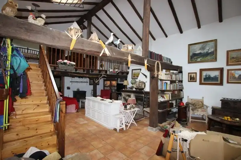 Sala de estar de Casa o chalet en venta en Los Tojos  con Calefacción y Jardín privado