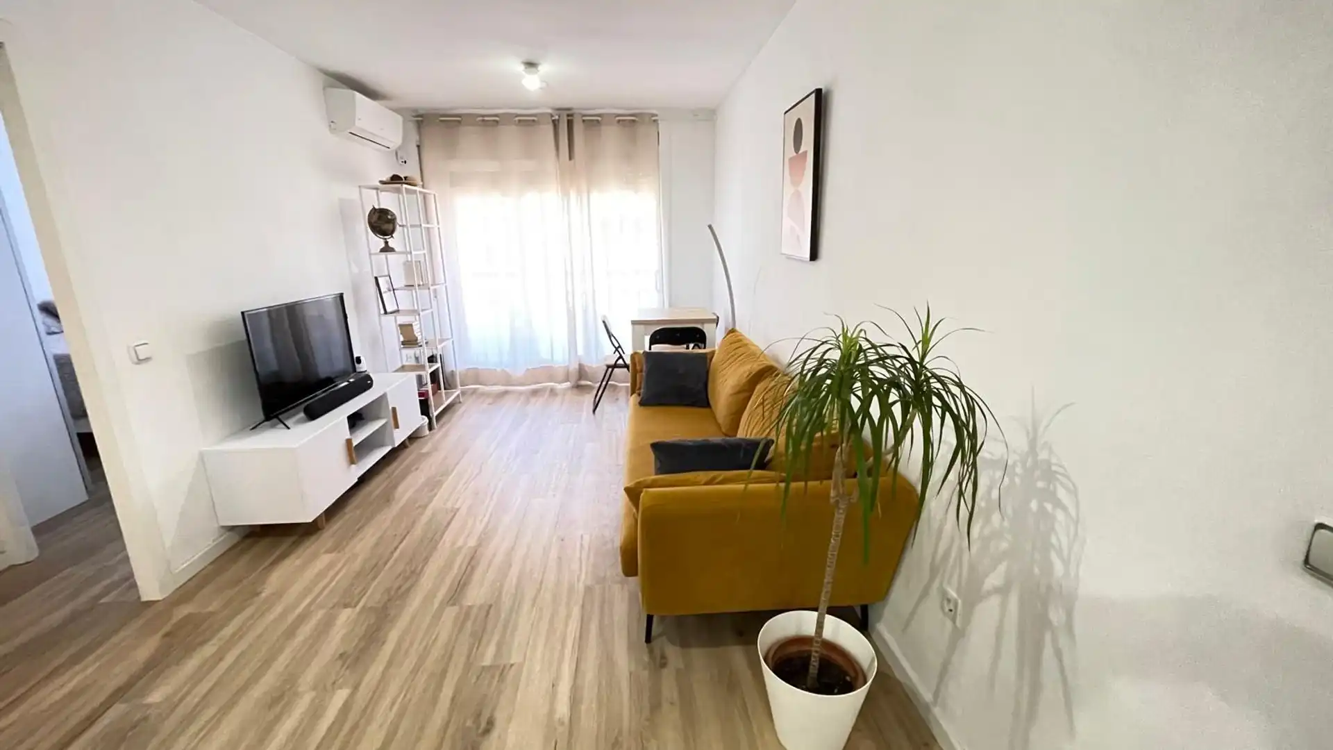 Living room of Apartments for sale in Pineda de Mar  with Air Conditioner, Furnished and Community pool
