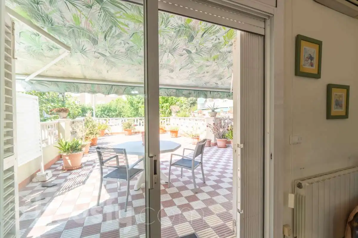 Terraza de Planta baja en venta en Vilanova i la Geltrú con Aire acondicionado, Calefacción y Terraza