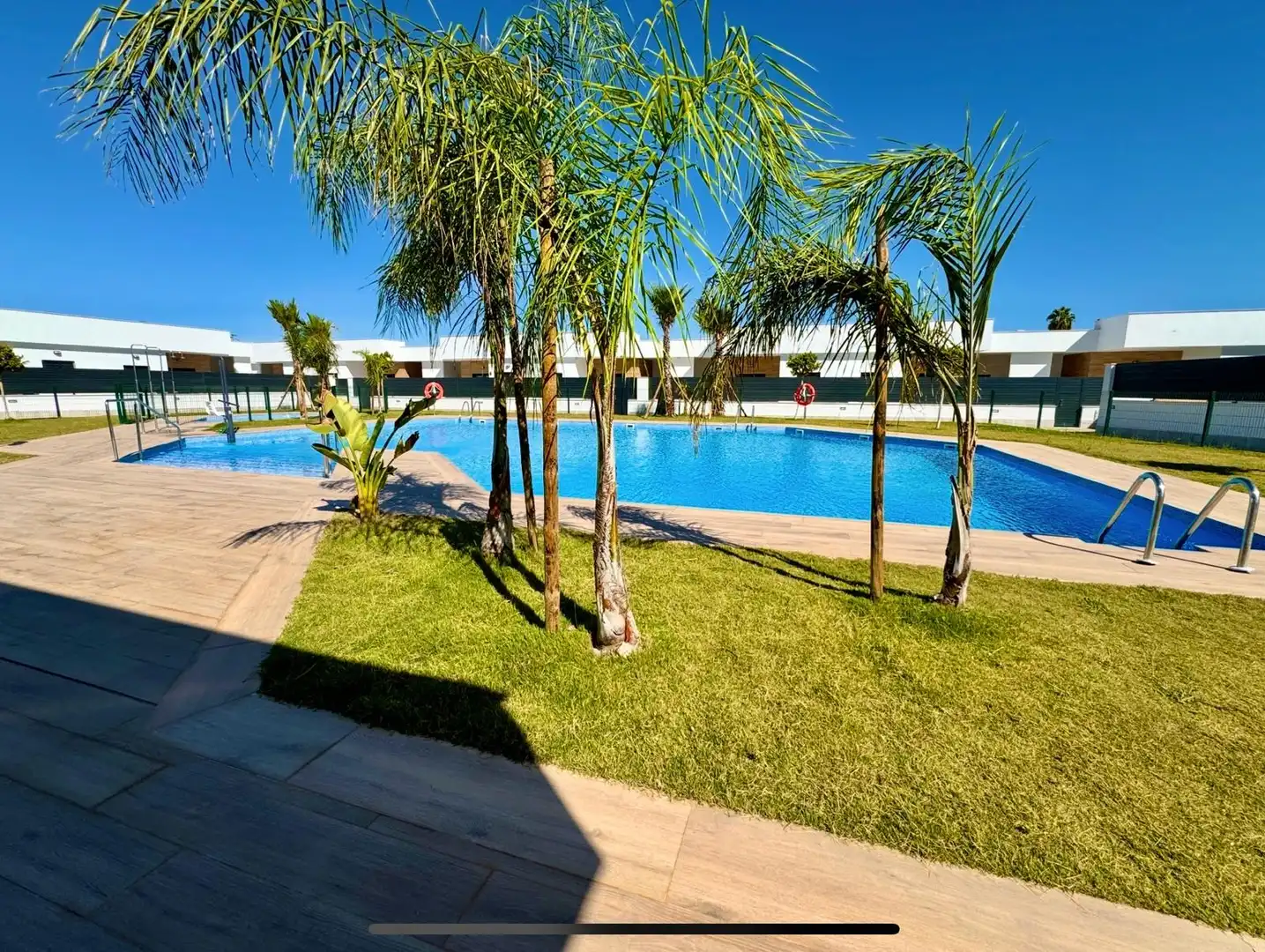 Schwimmbecken von Wohnung zur Miete in La Rinconada mit Klimaanlage, Heizung und Terrasse