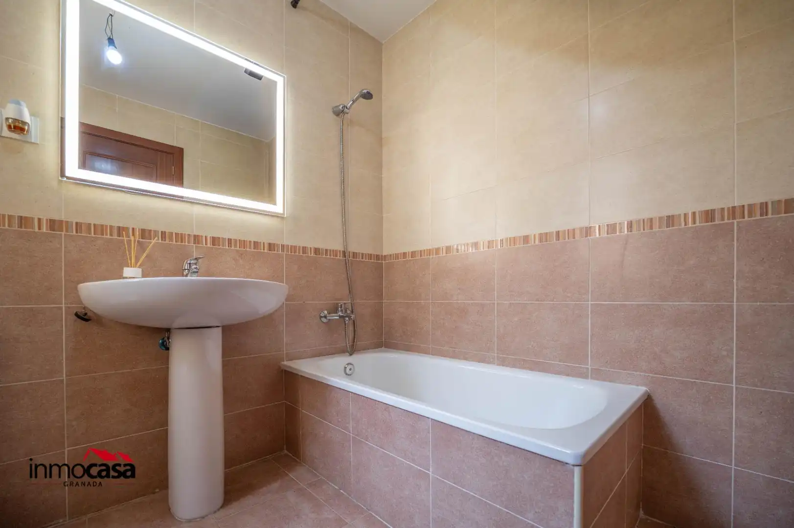 Bathroom of Flat for sale in Cijuela