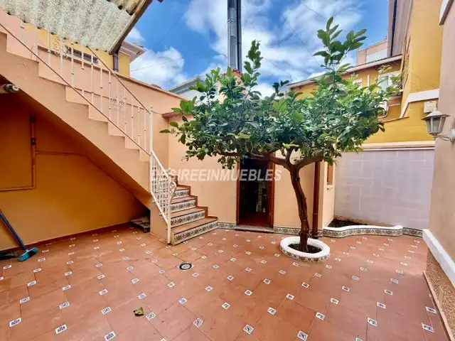 Vista exterior de Casa o xalet de lloguer en Valencia amb Aire condicionat, Calefacció i Terrassa