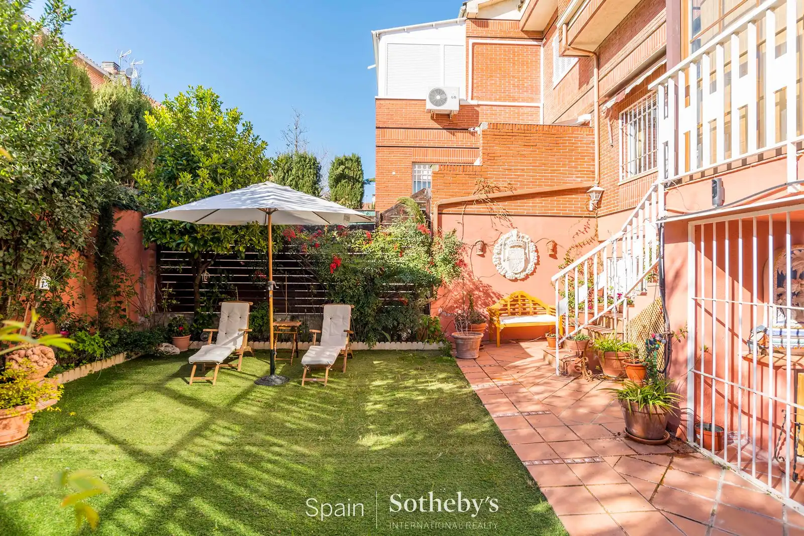 Terrace of Single-family semi-detached for sale in  Madrid Capital  with Air Conditioner, Heating and Private garden
