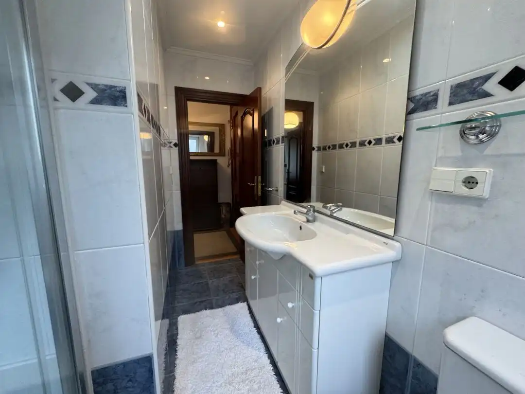 Baño de Piso en venta en Bergara con Calefacción, Trastero y Amueblado