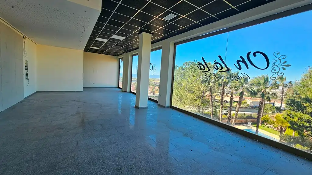 Local comercial en venda a Avenida del Golf 5