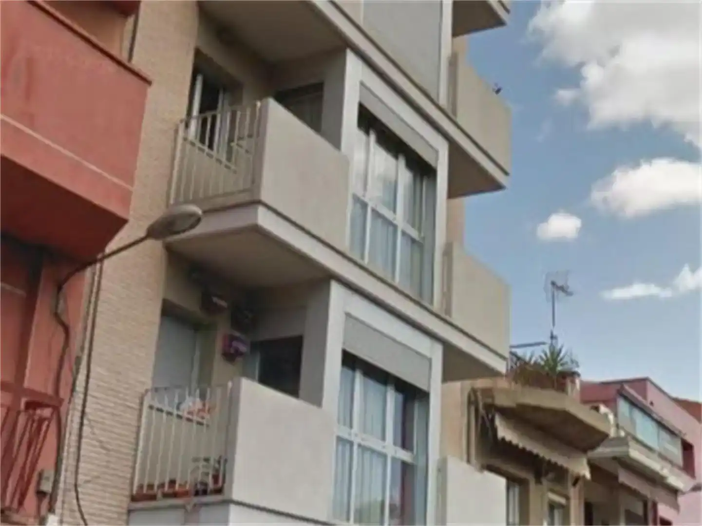 Vista exterior de Dúplex en venda en Montcada i Reixac amb Aire condicionat i Balcó