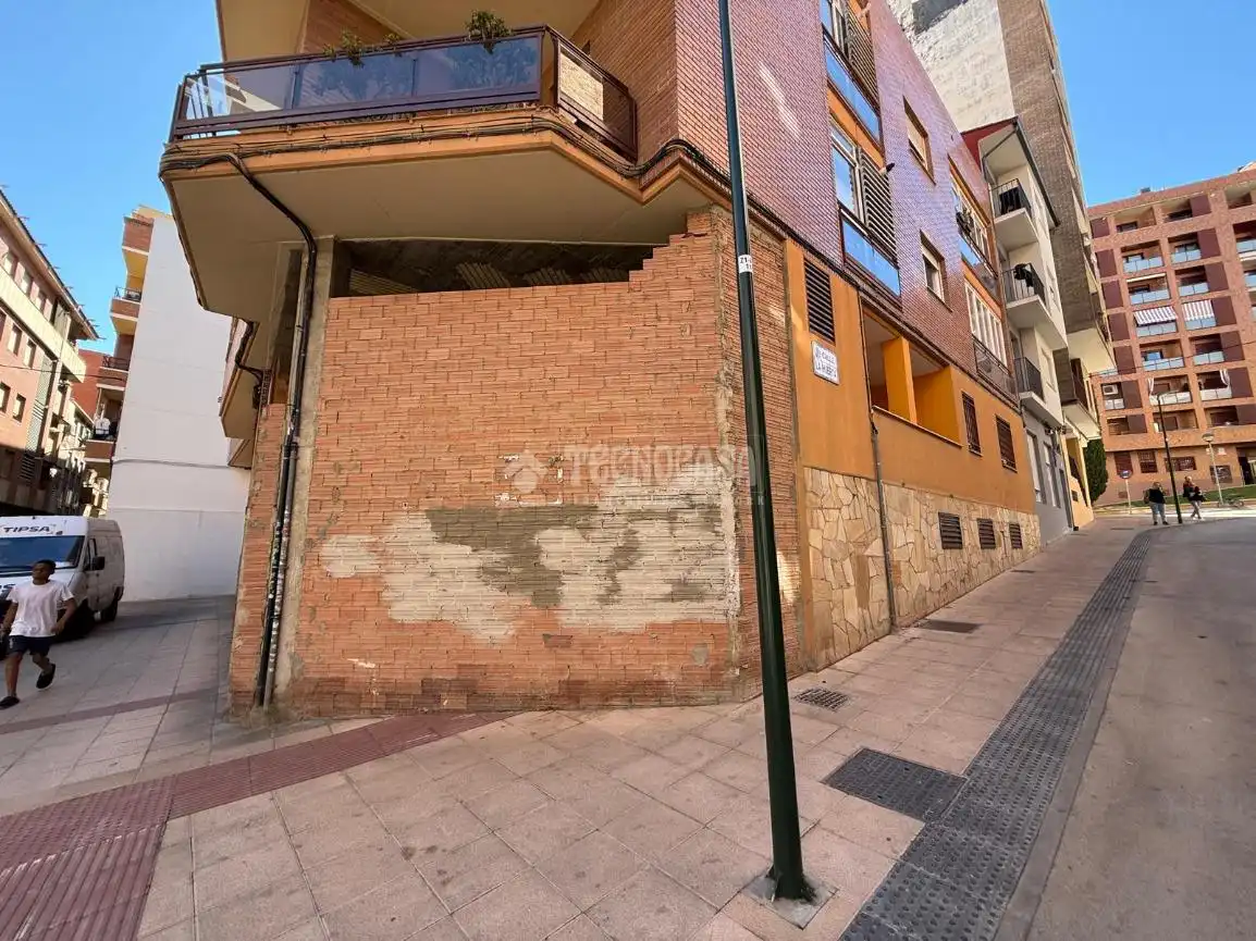 Vista exterior de Local en venta en Zaragoza