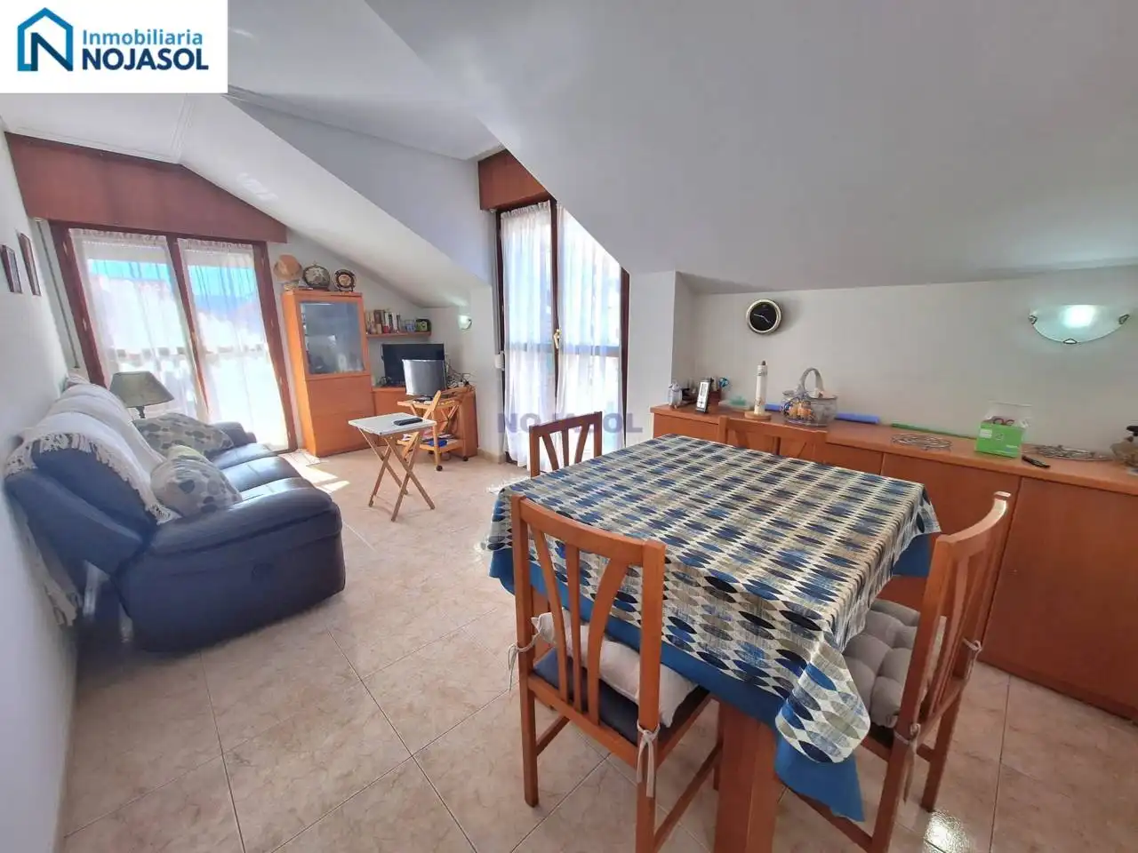 Sala d'estar de Apartament en venda en Noja amb Calefacció, Terrassa i Moblat