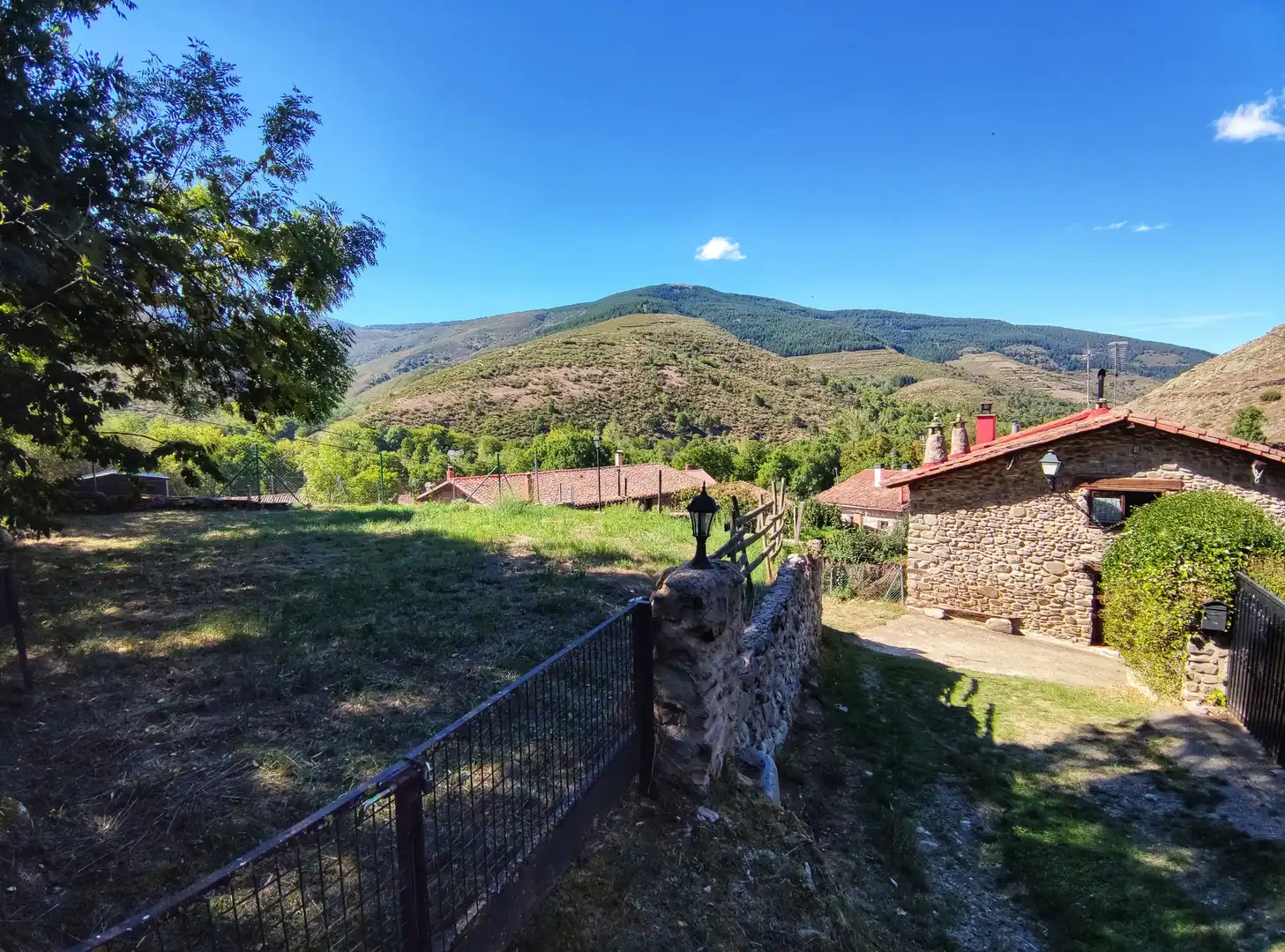 Vista exterior de Casa o xalet en venda en Ezcaray amb Calefacció, Jardí privat i Moblat