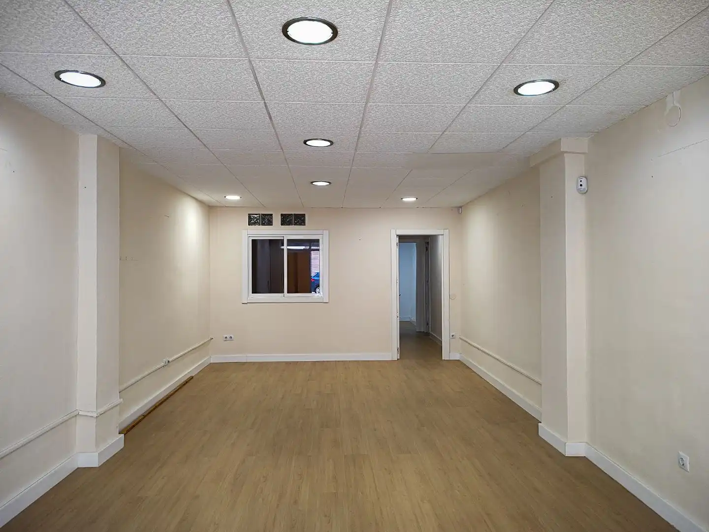 Geschaftsraum zur Miete in Salou mit Parkett, Terrasse und Alarm