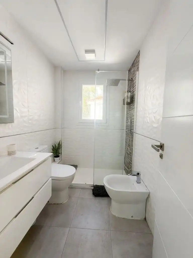 Bany de Casa o xalet en venda en Torremolinos amb Aire condicionat, Calefacció i Jardí privat