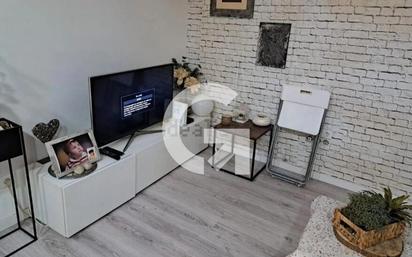 Living room of Flat for sale in L'Hospitalet de Llobregat  with Terrace and Oven
