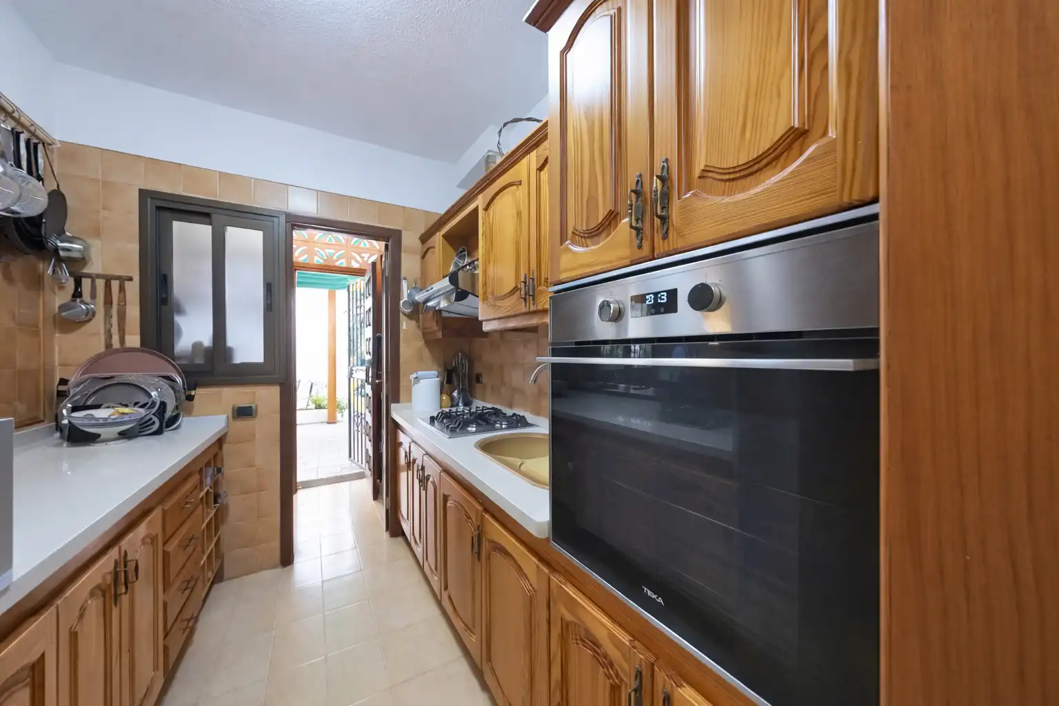 Küche von Einfamilien-Reihenhaus zum Verkauf in Adeje mit Privatgarten, Terrasse und Möbliert