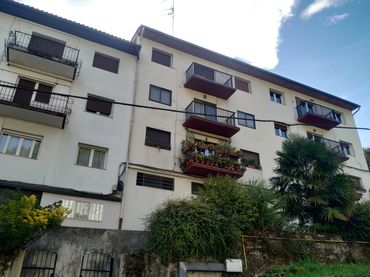 Piso con balcón en venta en Morlans Pasealekua