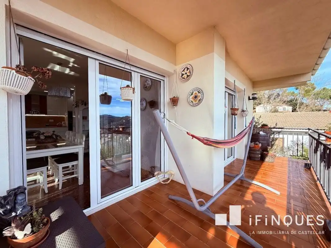 Balcony of Houses for sale in Castellar del Vallès  with Air Conditioner, Private garden and Parquet flooring