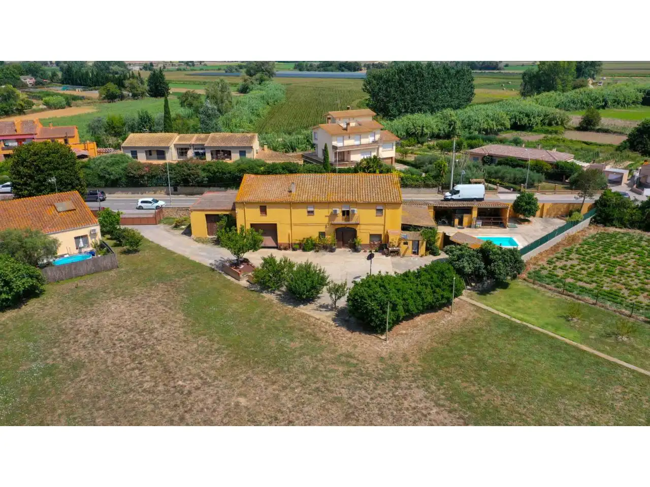 Exterior view of Country homes for sale in Verges  with Air Conditioner, Private garden and Terrace