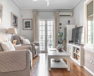 Living room of Flat for sale in  Madrid Capital  with Heating and Balcony